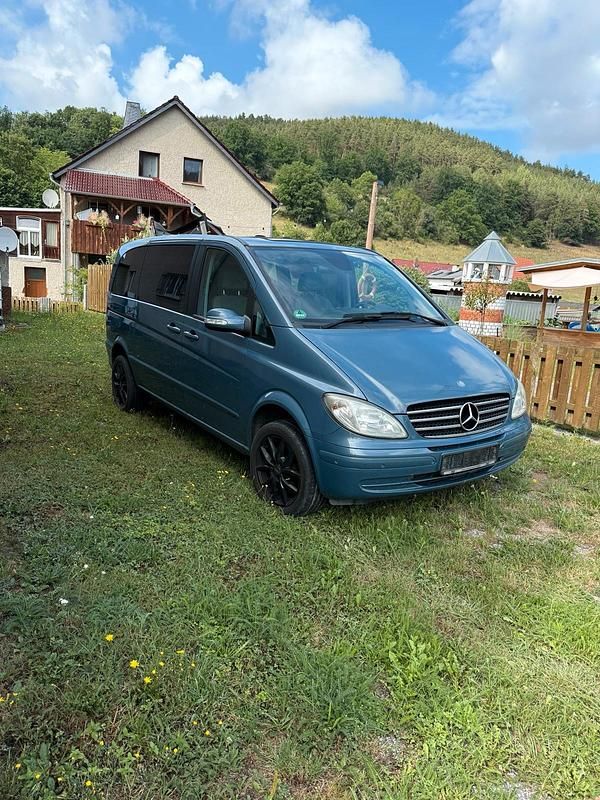 Blau Gebraucht 2009 Mercedes Viano Van / Kleinbus | 8.500 € - Bild 1/4