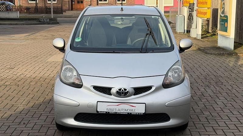 Silber Gebraucht 2008 Toyota Aygo Cool Kleinwagen | 2.690 € (Fairer Preis) - Bild 1/4