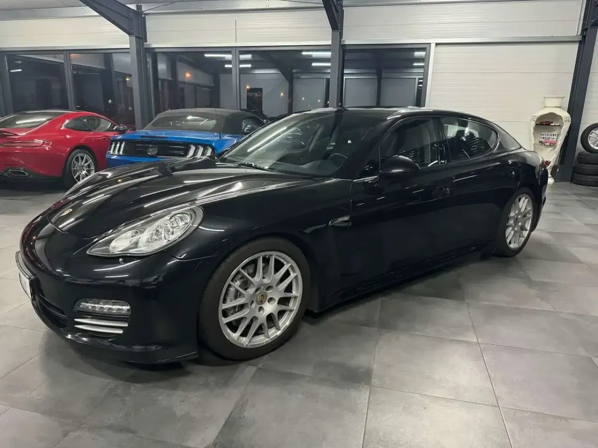 Gebraucht Porsche Panamera 4 299 PS (219 kW) 2011 Basaltschwarzmetallic Kleinwagen