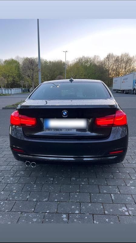 Gebraucht BMW 320 Advantage 190 PS (139 kW) 2017 Braun Limousine