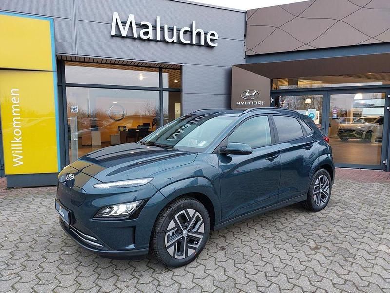 Gebraucht Hyundai Kona Trend 150 kW (204 PS) 2021 Teal blue / met SUV