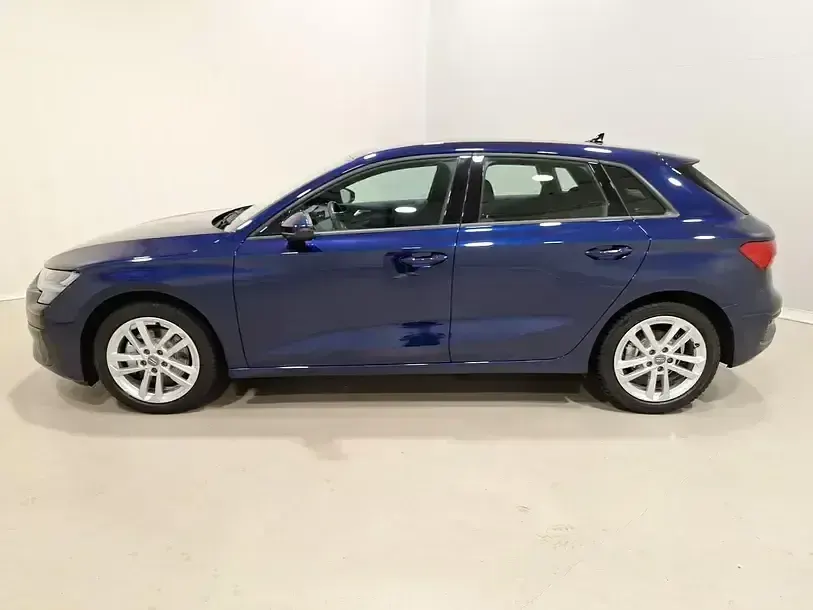 Usado Audi A3 Ambiente 150 HP (110 kW) 2020 Azul Sedan