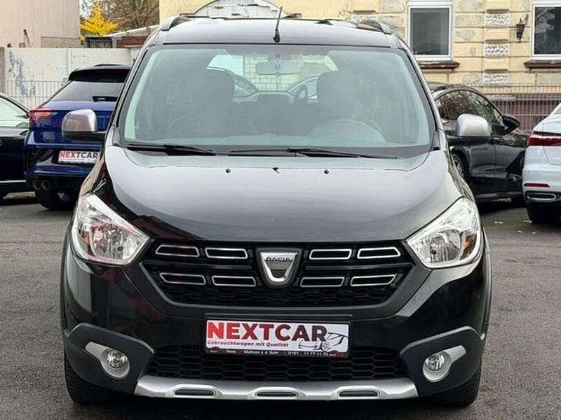 Gebraucht Dacia Lodgy Celebration 116 PS (85 kW) 2017 Perlmuttschwarz Van / Kleinbus