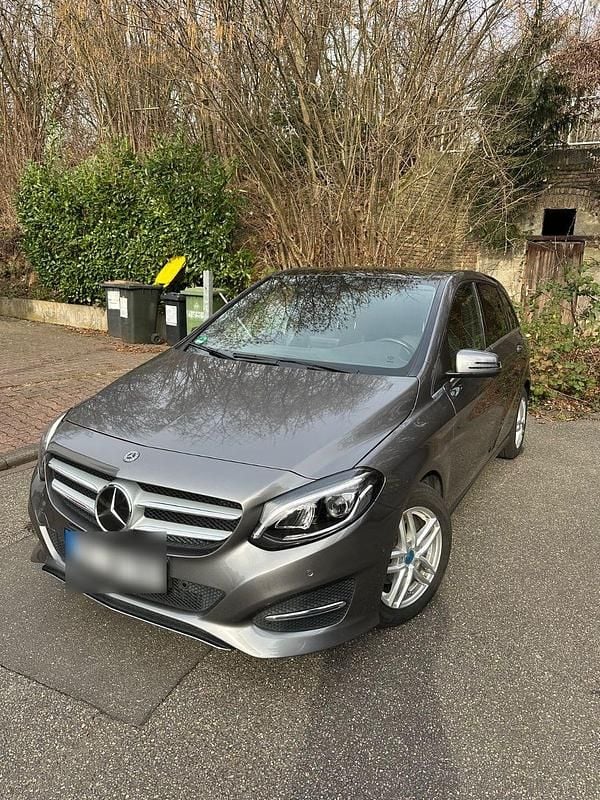 Usata Mercedes B220 Urban 177 CV (130 kW) 2017 Grigio Monovolume