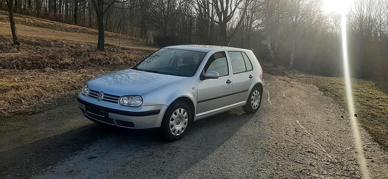 Gebraucht VW Golf IV 75 PS (55 kW) 2001 Silber Kleinwagen