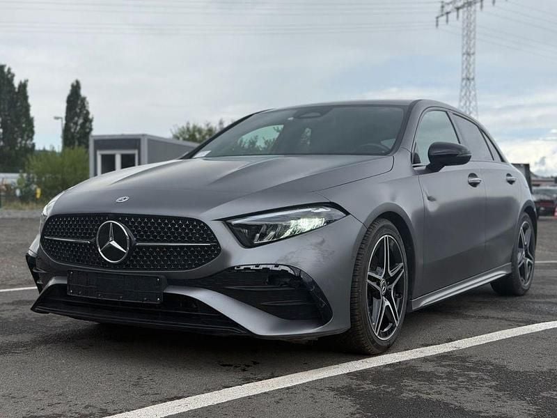 Grau Gebraucht 2023 Mercedes A180 AMG line Limousine | 23.900 € (Superpreis) - Bild 1/4