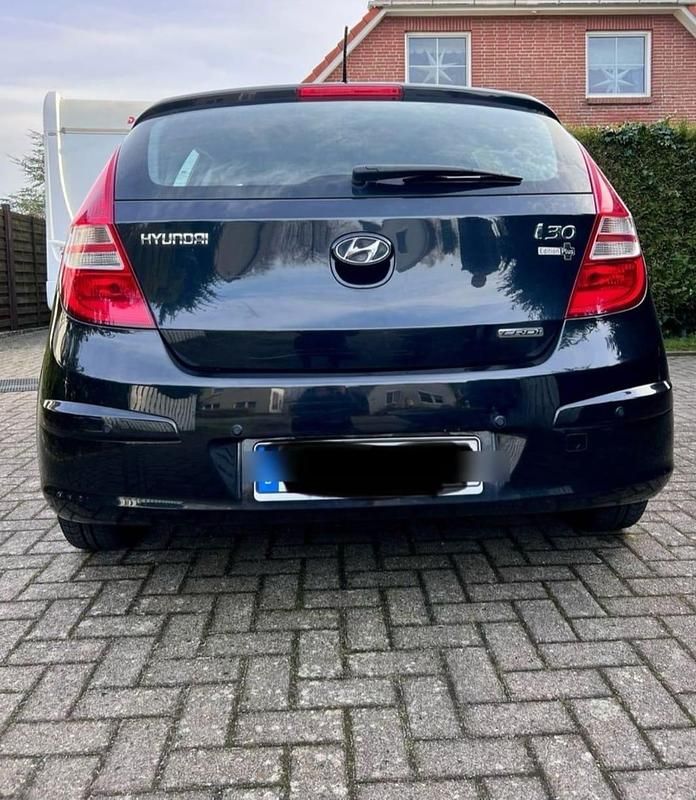 Gebraucht Hyundai i30 90 PS (66 kW) 2011 Schwarz Limousine