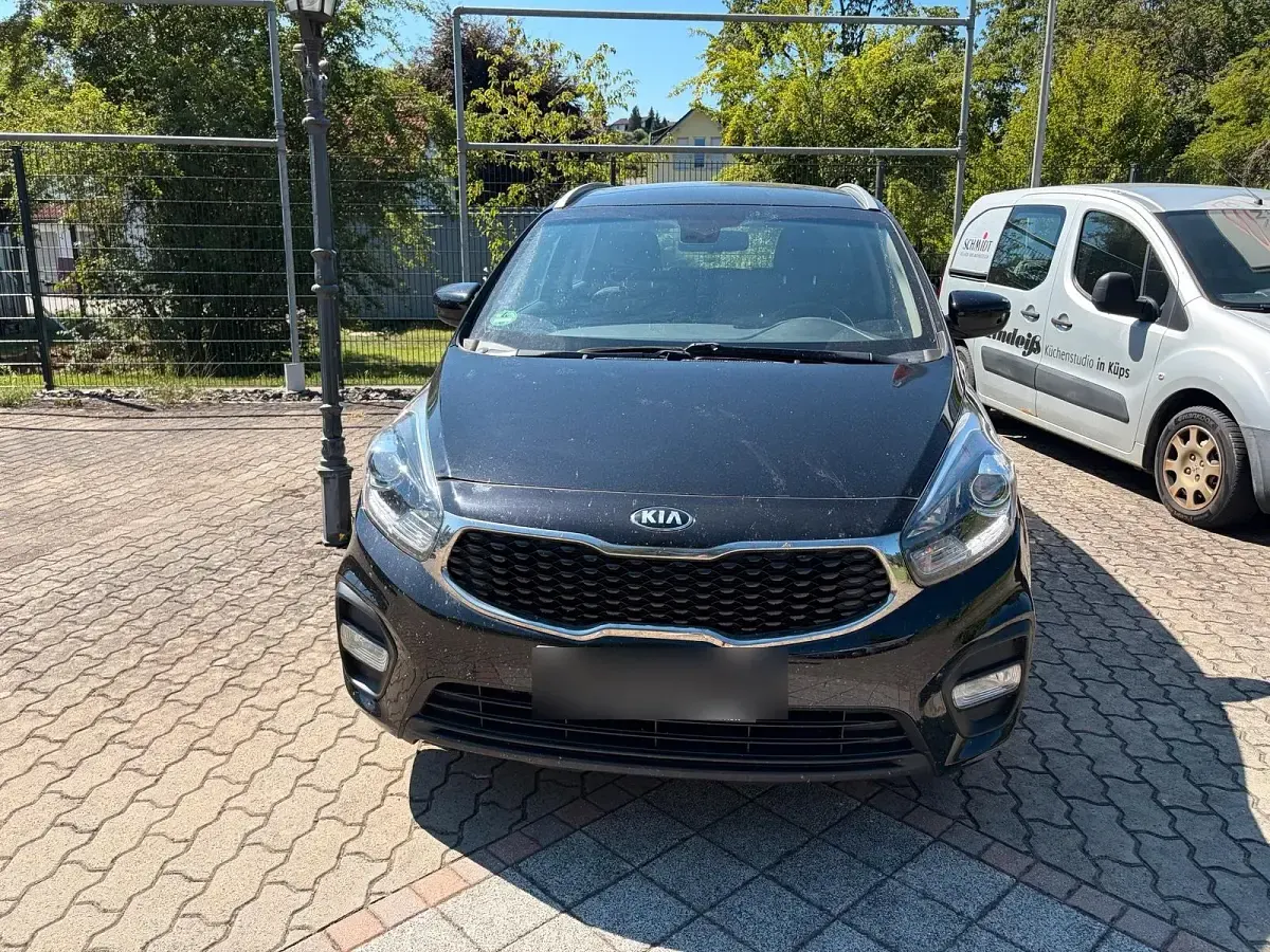 Gebraucht Kia Carens 130 PS (95 kW) 2017 Schwarz Van / Kleinbus