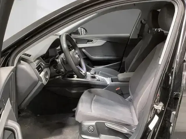 Gebraucht Audi A4 Advanced Plus 190 PS (139 kW) 2023 Mythosschwarz metallic Kombi