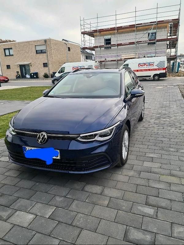 Blau Gebraucht 2022 VW Golf VIII Kombi | 20.000 € (Superpreis) - Bild 1/4