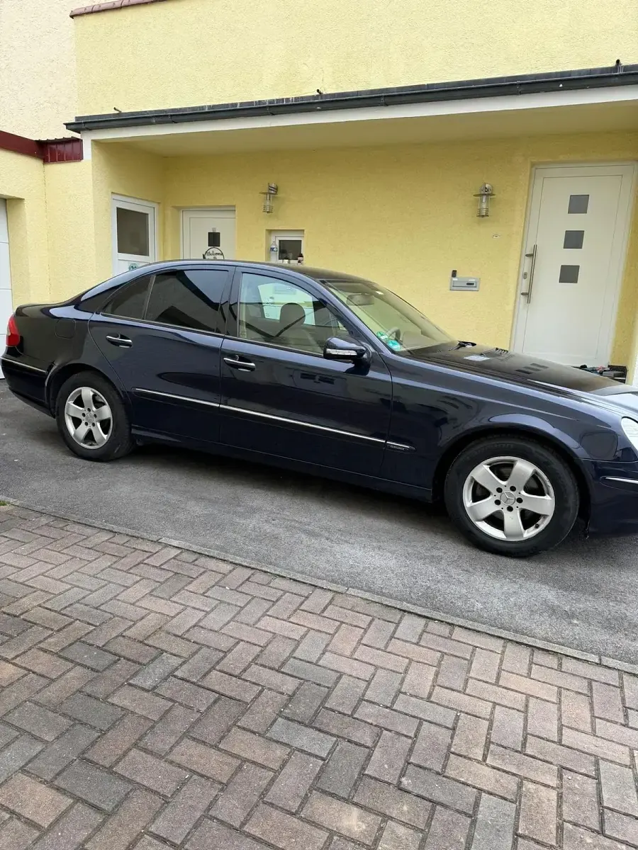 Używany Mercedes E220 170 KM (125 kW) 2006 Niebieski Sedan/Limuzyna