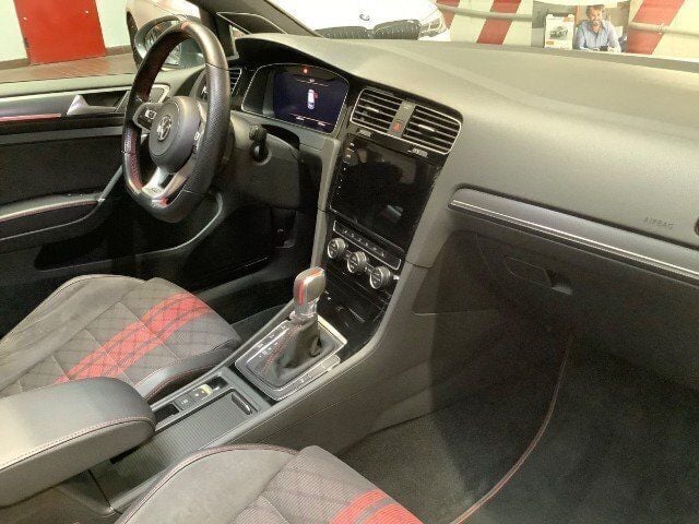 Second-hand VW Golf VII GTI 290 CP (213 kW) 2019 Alb Berlinǎ