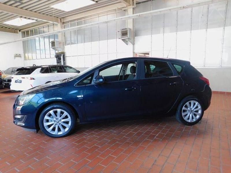 Gebraucht Opel Astra Active 140 PS (102 kW) 2013 Grün Limousine