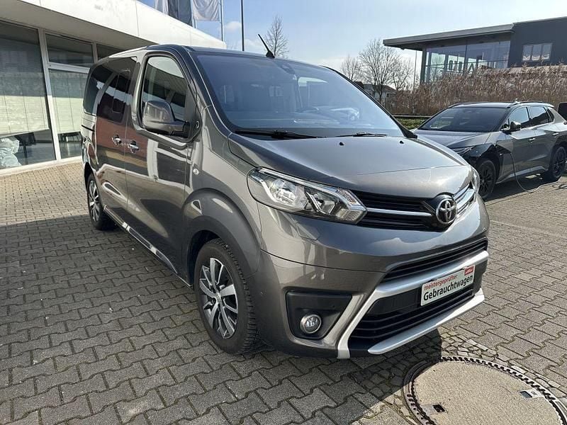 Gebraucht Toyota Proace Verso Team 144 PS (105 kW) 2020 Grau Kombi