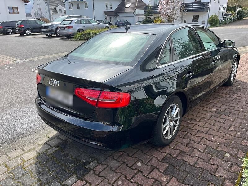 Gebraucht Audi A4 Ambiente 170 PS (125 kW) 2013 Schwarz Limousine