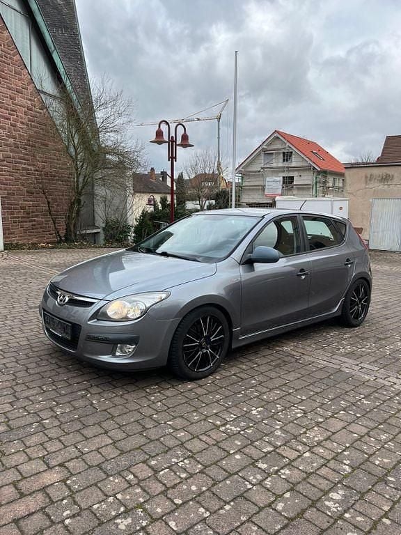 Gebraucht Hyundai i30 109 PS (80 kW) 2012 Grau Limousine