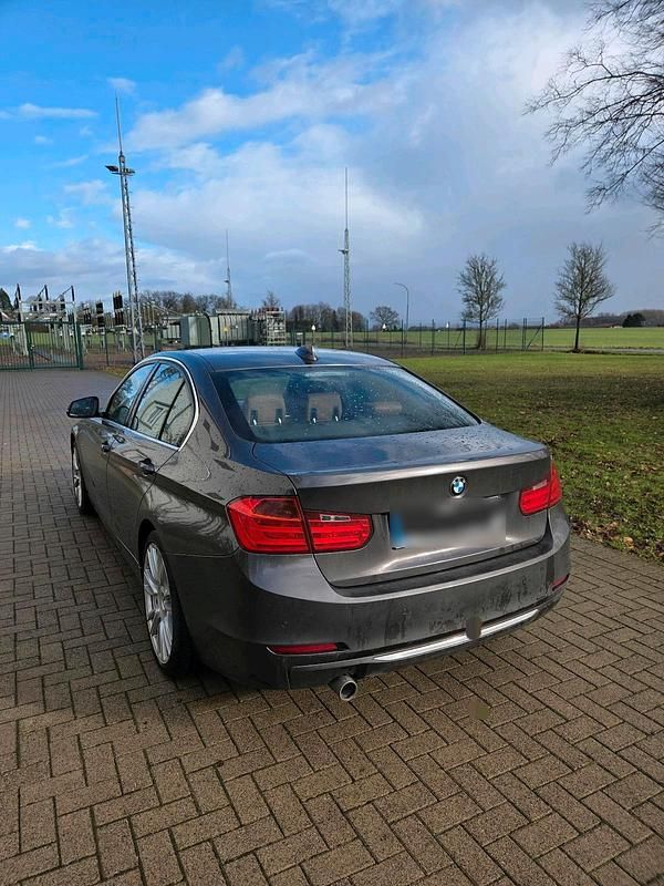 Gebraucht BMW 320 Luxury Line 186 PS (136 kW) 2013 Braun Limousine