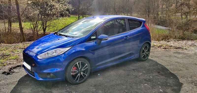 Blau Gebraucht 2016 Ford Fiesta Sport Kleinwagen | 13.500 € (Teuer) - Bild 1/4