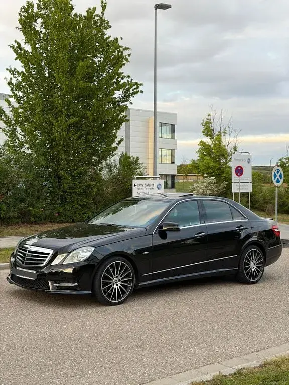 Gebraucht Mercedes E350 Elegance 265 PS (194 kW) 2012 Schwarz Limousine