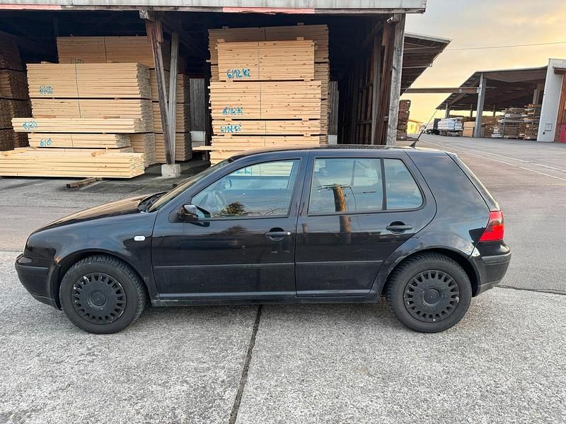 Gebraucht VW Golf IV 75 PS (55 kW) 2002 Schwarz Kleinwagen
