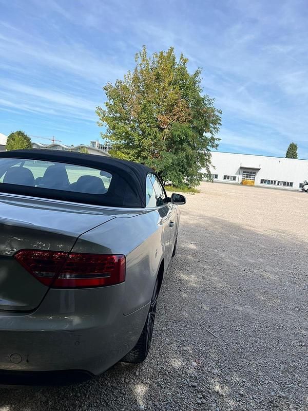Gebraucht Audi A5 Cabriolet 170 PS (125 kW) 2011 Grau Cabrio