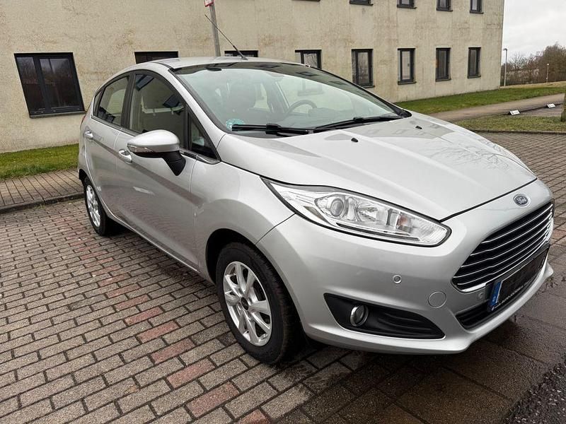 Gebraucht Ford T Titanium 105 PS (77 kW) 2013 Silber Limousine