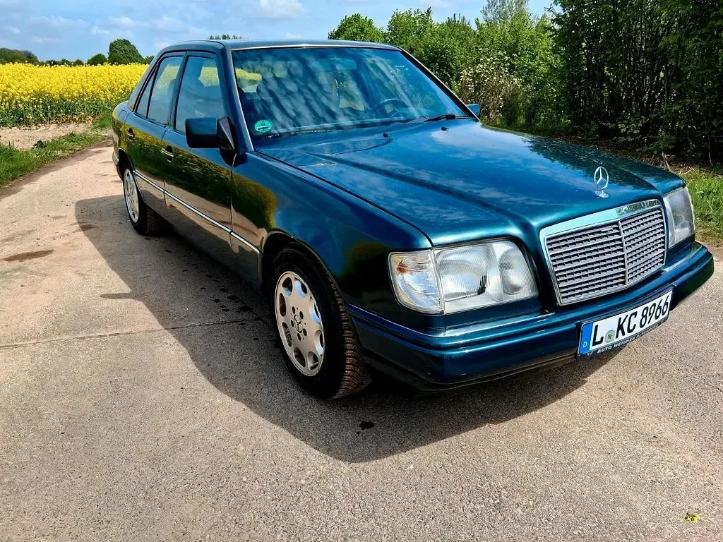 Gebraucht Mercedes 220 150 PS (110 kW) 1995 Grün Limousine