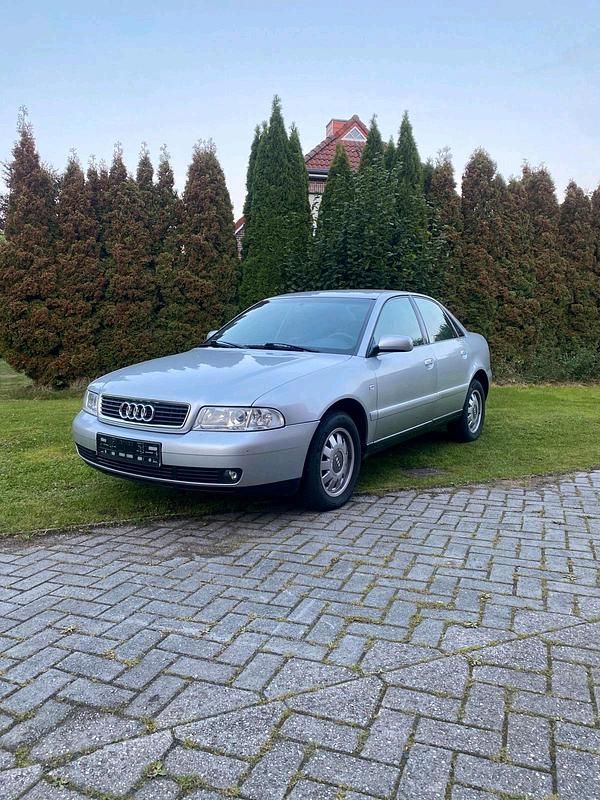 Silber Gebraucht 1999 Audi A4 Limousine | 1.998 € (Fairer Preis) - Bild 1/4