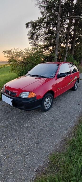 Rot Gebraucht 2003 Suzuki Swift Comfort Limousine | 1.990 € (Etwas zu teuer) - Bild 1/4