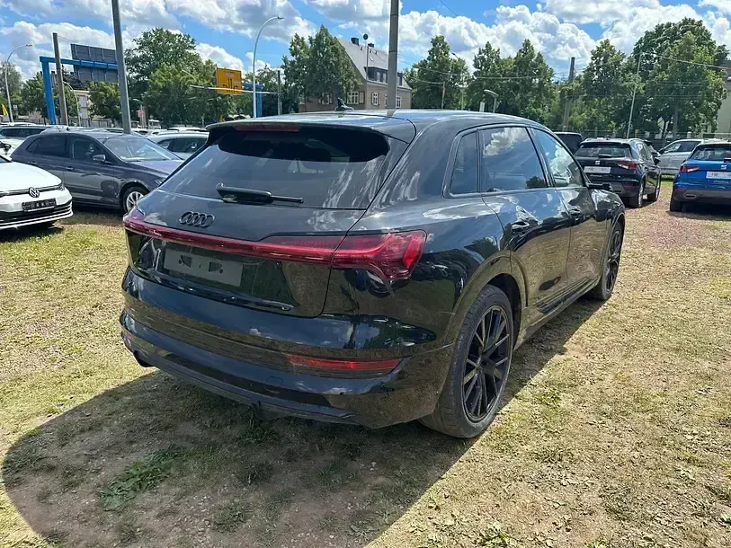 Gebraucht Audi e-tron S-Line 300 kW (408 PS) 2022 Mythosschwarz metallic SUV