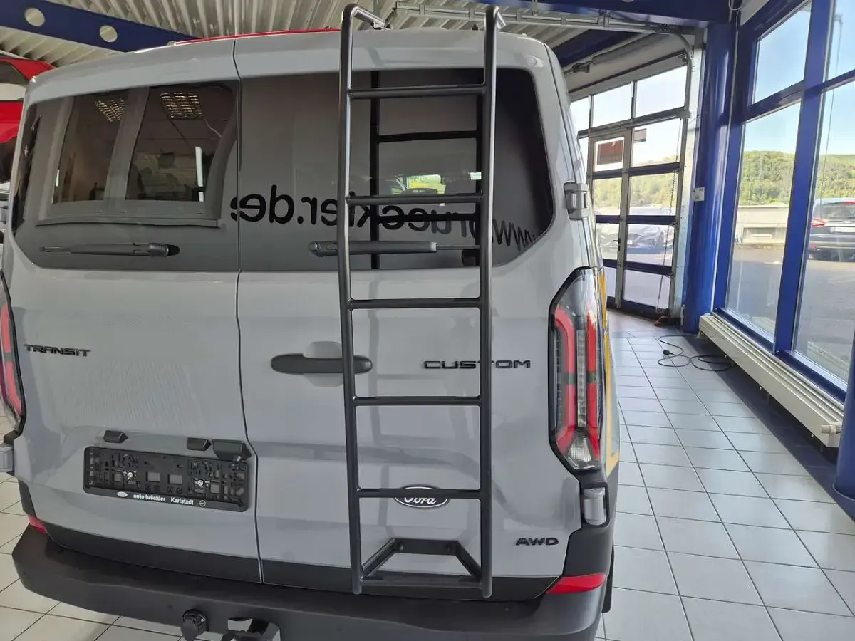Gebraucht Ford Transit Custom 170 PS (125 kW) 2026 Grey matter Kombi