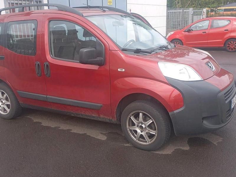 Rot Gebraucht 2010 Peugeot Bipper Van / Kleinbus | 2.850 € (Fairer Preis) - Bild 1/4