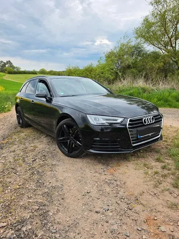 Second-hand Audi A4 Design 122 CP (89 kW) 2018 Negru Break