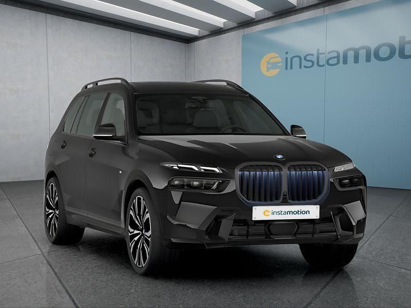 Neu BMW X7 352 PS (258 kW) 2025 Schwarz SUV