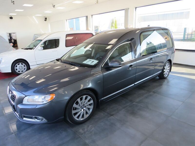 Grau Gebraucht 2011 Volvo V70 Kombi | 12.950 € - Bild 1/4
