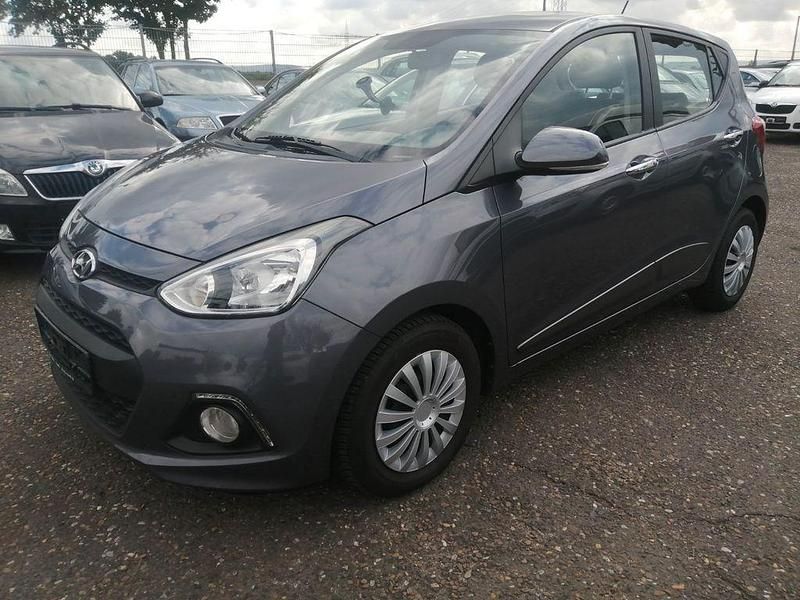 Grau Gebraucht 2016 Hyundai i10 Passion Plus Kleinwagen | 9.490 € (Guter Preis) - Bild 1/4
