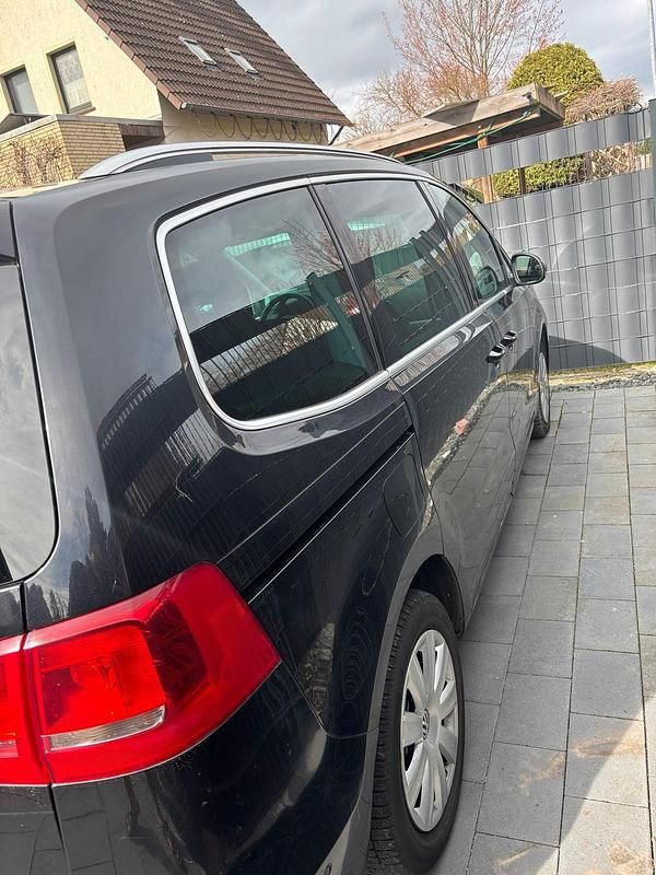 Second-hand VW Sharan 140 CP (102 kW) 2014 Negru Monovolum