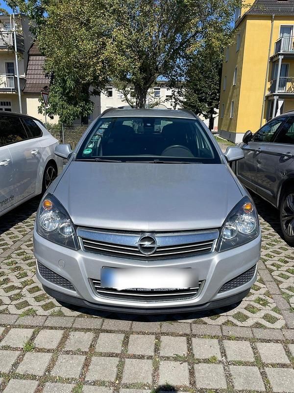 Silber Gebraucht 2010 Opel Astra Edition Kombi | 1.999 € (Guter Preis) - Bild 1/4