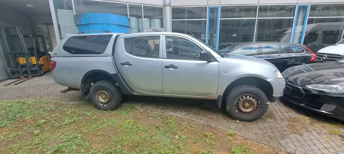 Gebraucht Mitsubishi L200 Invite 136 PS (100 kW) 2011 Grau Pickup