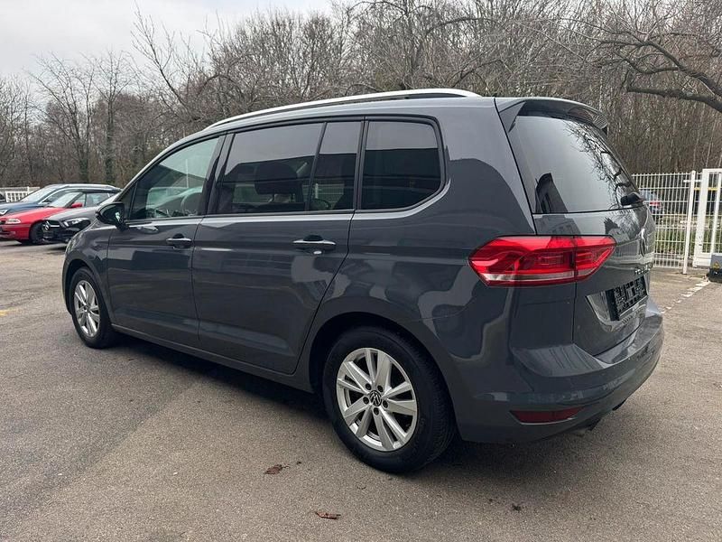 Gebraucht VW Touran 150 PS (110 kW) 2023 Grau Van / Kleinbus