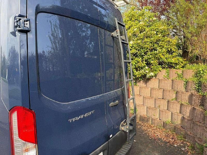 Second-hand Ford Transit 170 CP (125 kW) 2018 Albastru Monovolum