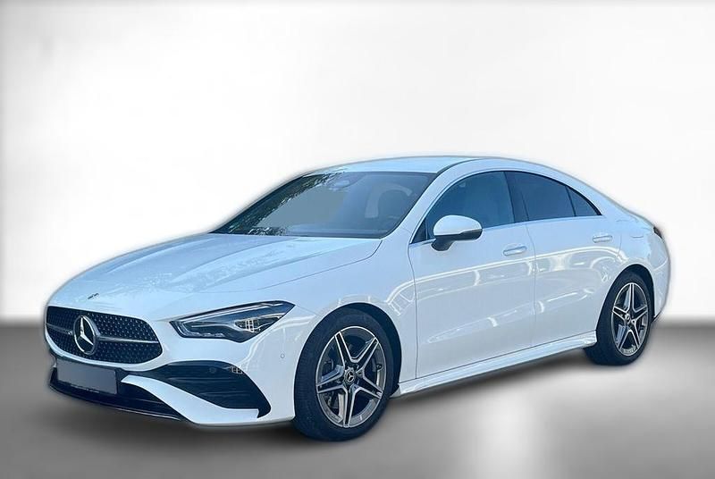 Weiß Gebraucht 2024 Mercedes CLA200 AMG line | 38.210 € (Guter Preis) - Bild 1/4