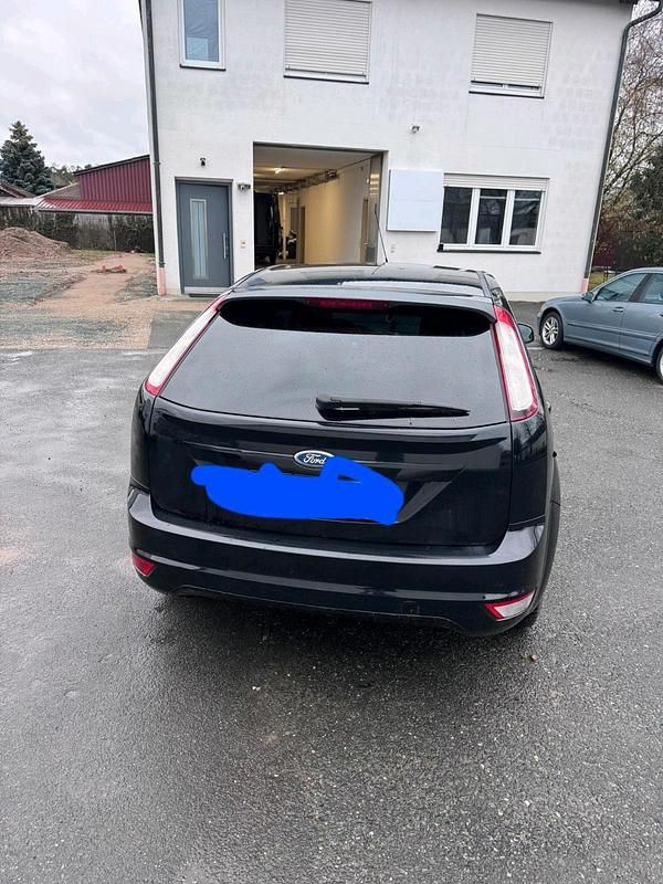 Gebraucht Ford Focus 75 PS (55 kW) 2011 Schwarz Limousine