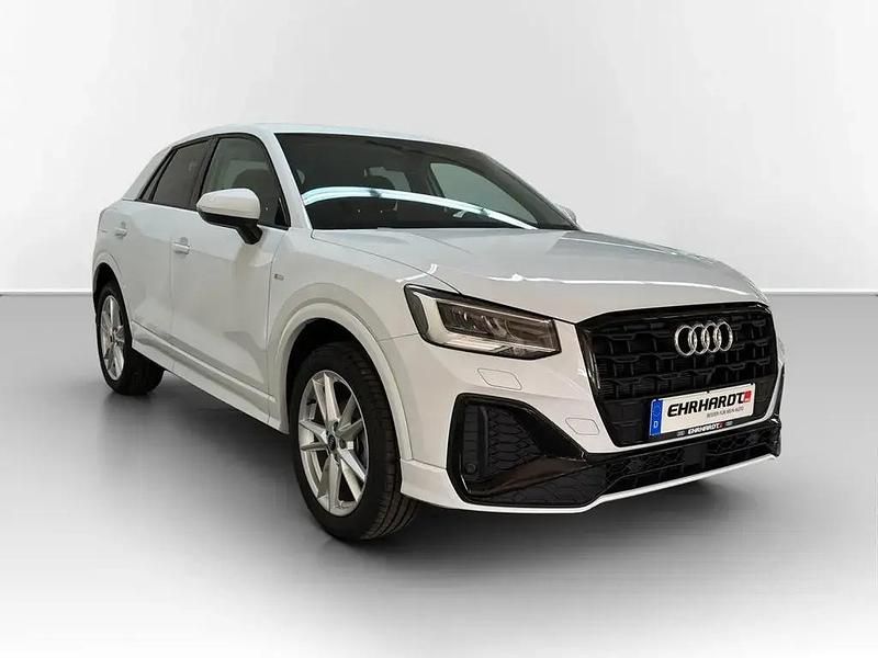 Gebraucht Audi Q2 S-Line 116 PS (85 kW) 2024 Gletscherweiß metallic SUV