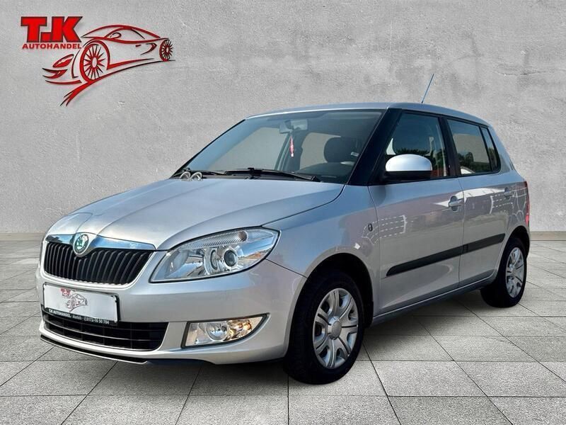 Silber Gebraucht 2011 Skoda Fabia Ambiente Limousine | 3.490 € (Fairer Preis) - Bild 1/4