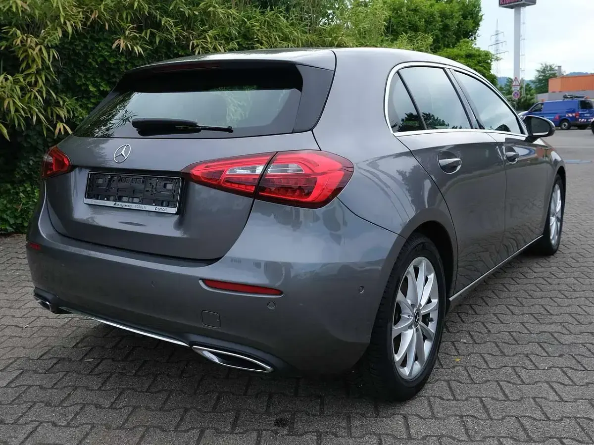 Gebraucht Mercedes A160 Business 109 PS (80 kW) 2020 Mountaingrau  met. Kleinwagen