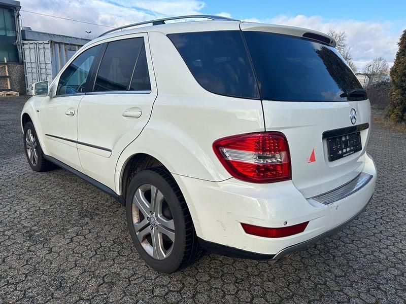Gebraucht Mercedes ML300 204 PS (150 kW) 2011 Weiß SUV