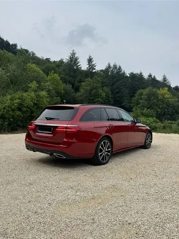 Gebraucht Mercedes E300 AMG line 306 PS (225 kW) 2018 Rot Limousine
