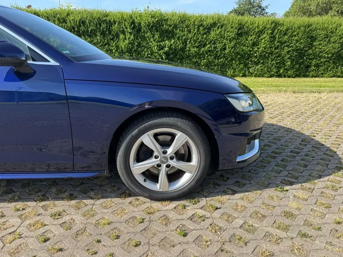 Gebraucht Audi A4 Advanced 163 PS (119 kW) 2021 Blau Kombi