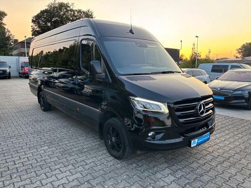 Tiefschwarz Gebraucht 2021 Mercedes Sprinter Van | 49.999 € (Teuer) - Bild 1/4